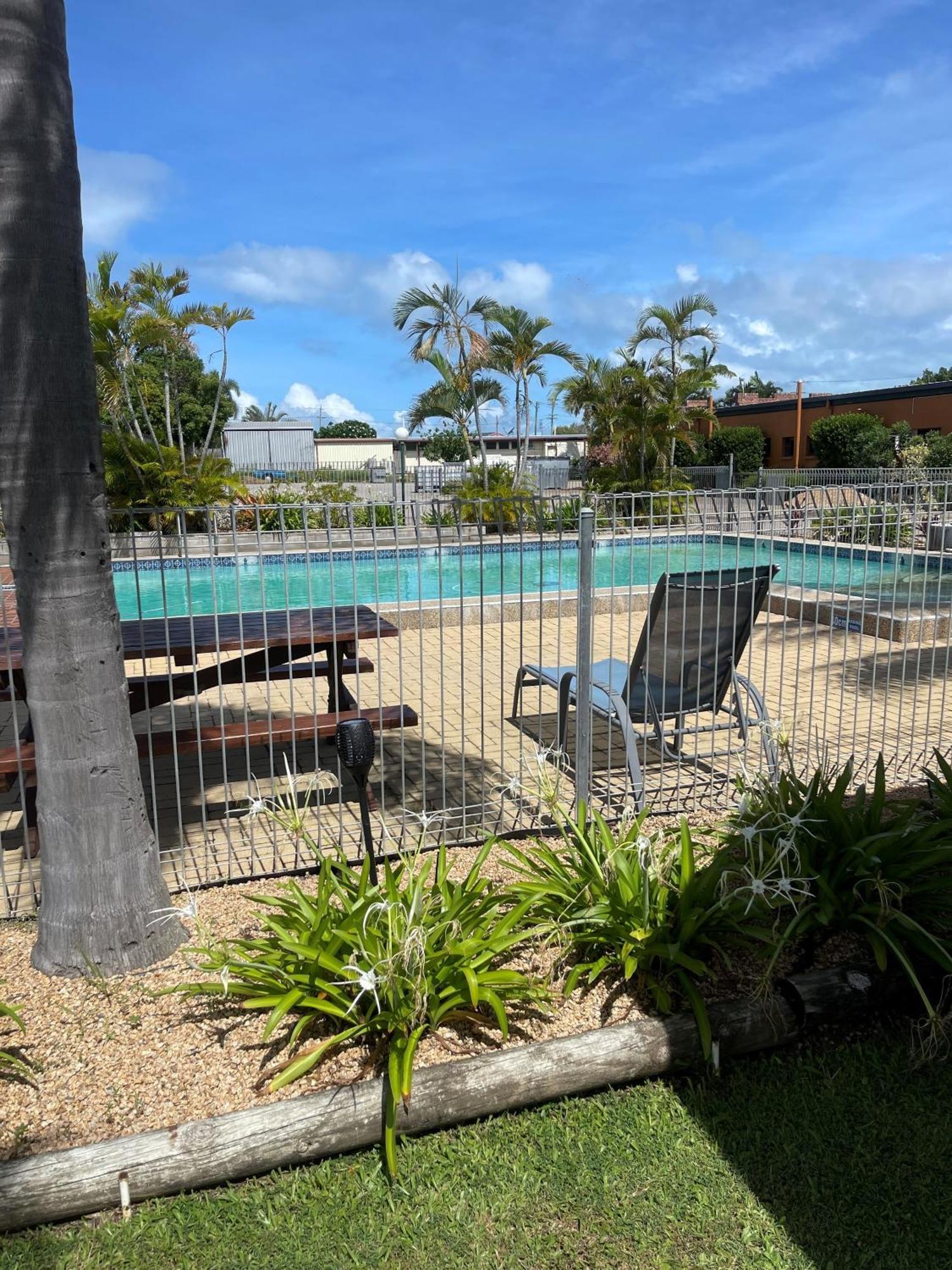 Castle Motor Lodge Bowen Exterior foto